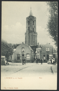 17341 Gezicht op de toren van de Ned. Herv. Ludgeruskerk te Loenen aan de Vecht, vanaf de Rijksstraatweg.